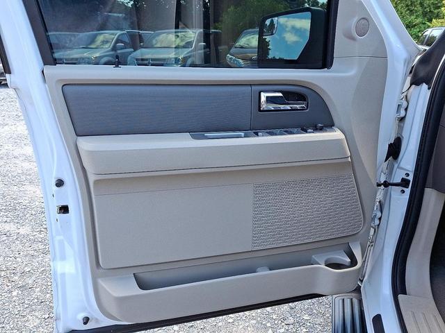 Photo of 2014 Oxford White Ford Expedition EL