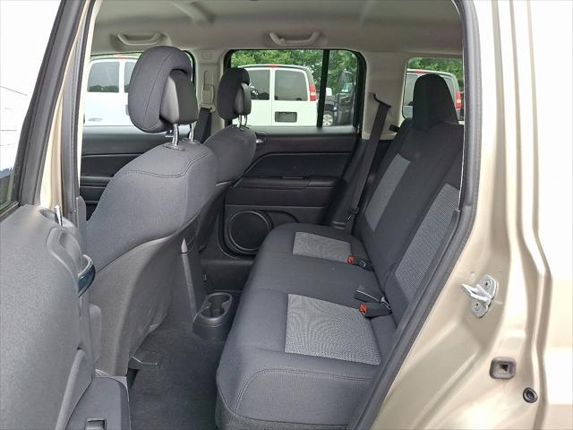 Photo of 2010 Light Sandstone Metallic Clearcoat Jeep Patriot