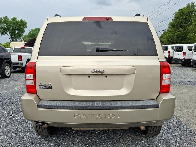 Photo of 2010 Light Sandstone Metallic Clearcoat Jeep Patriot