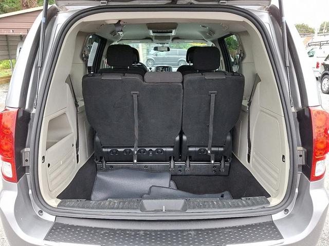 Photo of 2017 Granite Pearlcoat Dodge Grand Caravan