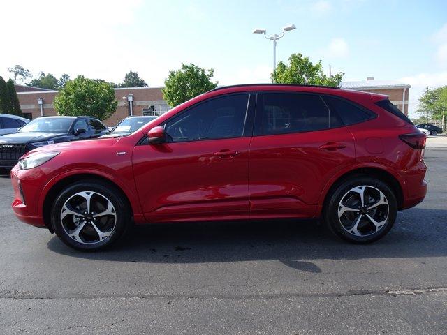 Photo of 2023 Rapid Red Metallic Tinted Clearcoat Ford Escape