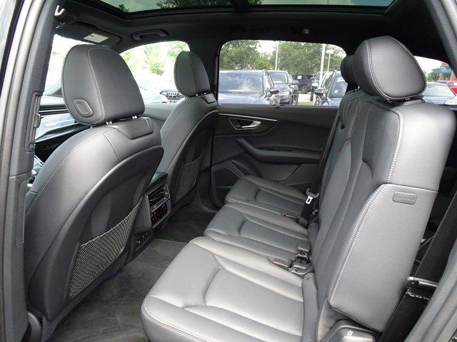 Photo of 2025 Mythos Black Metallic Audi Q7