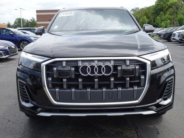 Photo of 2025 Mythos Black Metallic Audi Q7