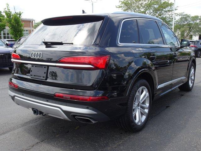 Photo of 2025 Mythos Black Metallic Audi Q7