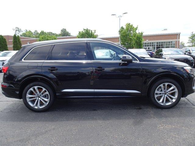 Photo of 2025 Mythos Black Metallic Audi Q7