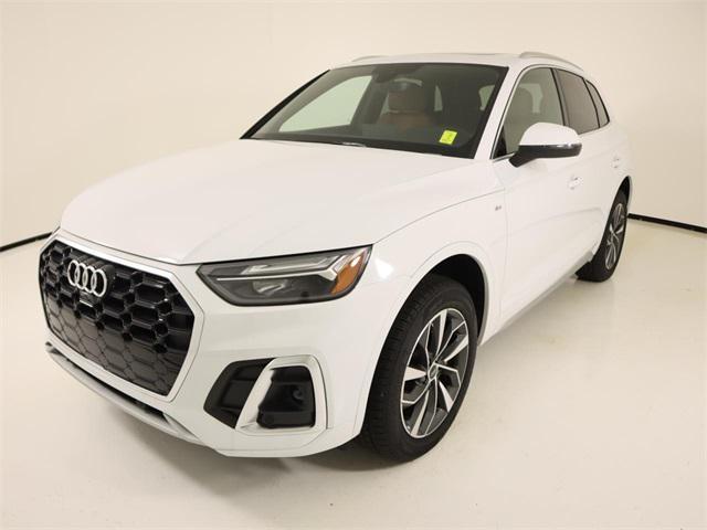 Photo of 2025 GLACIER WHITE Audi Q5