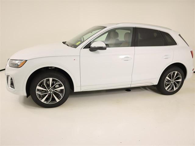 Photo of 2025 GLACIER WHITE Audi Q5