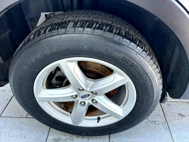 Photo of 2018 White Ford Explorer