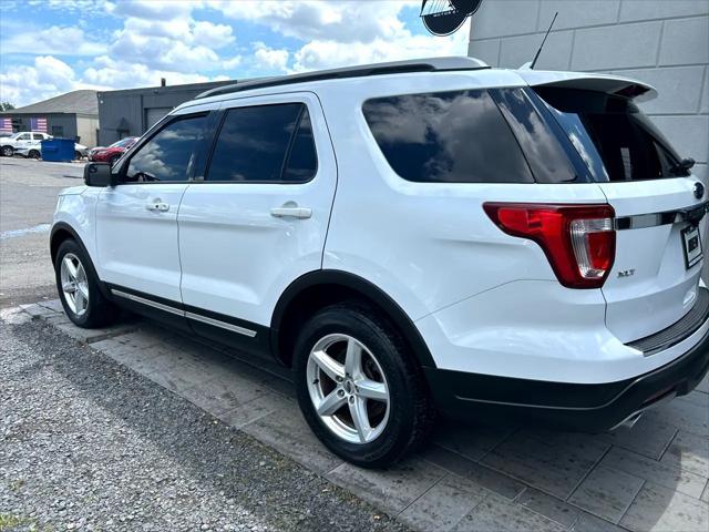 Photo of 2018 White Ford Explorer