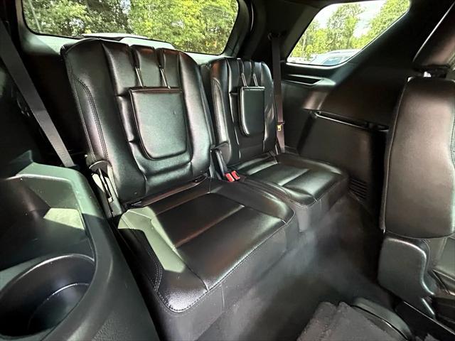 Photo of 2018 White Ford Explorer