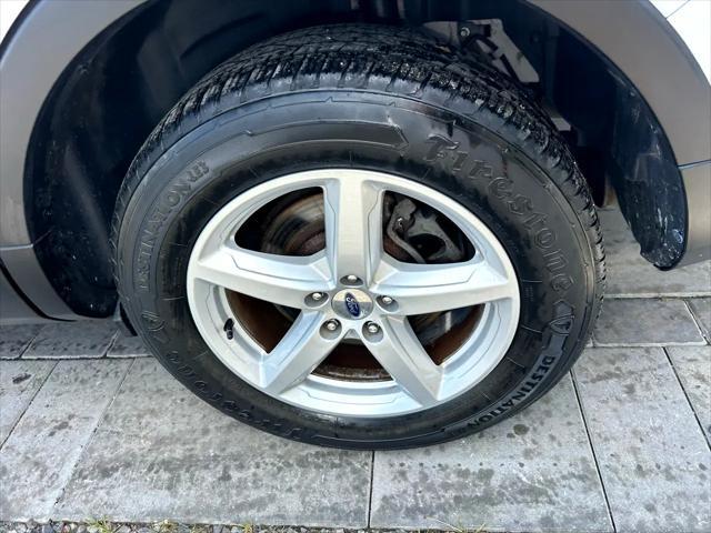 Photo of 2018 White Ford Explorer