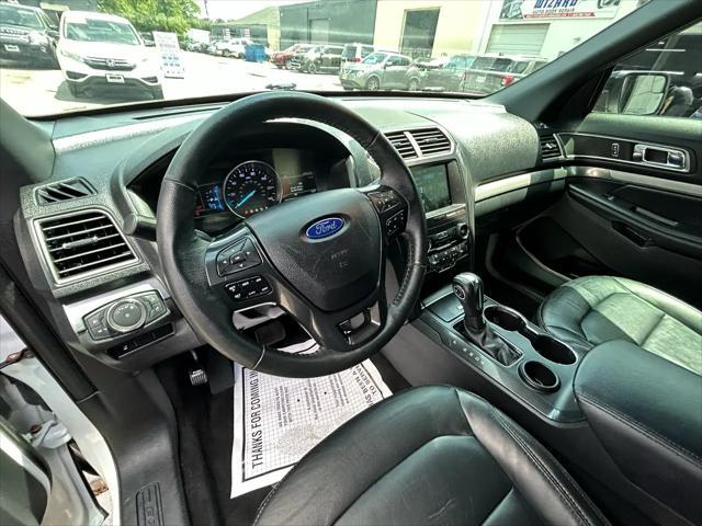 Photo of 2018 White Ford Explorer
