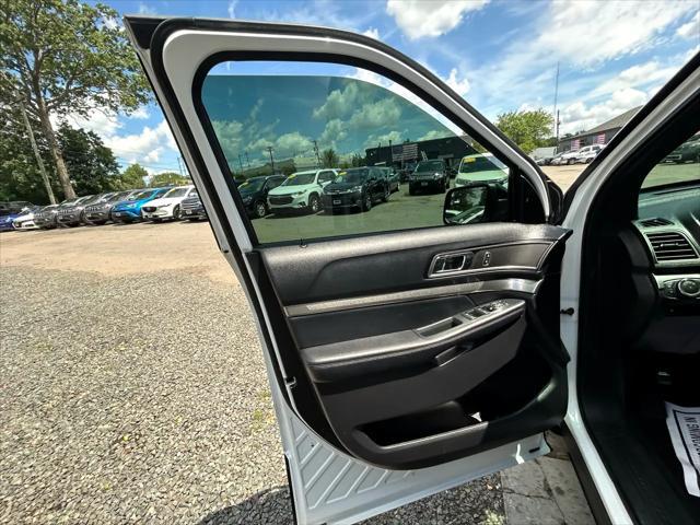 Photo of 2018 White Ford Explorer