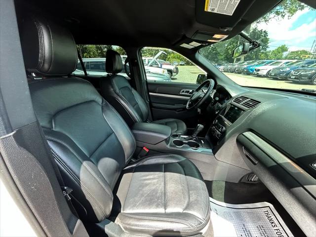 Photo of 2018 White Ford Explorer