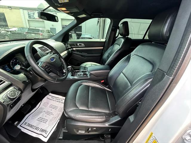 Photo of 2018 White Ford Explorer