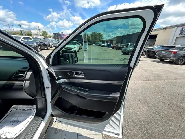 Photo of 2018 White Ford Explorer