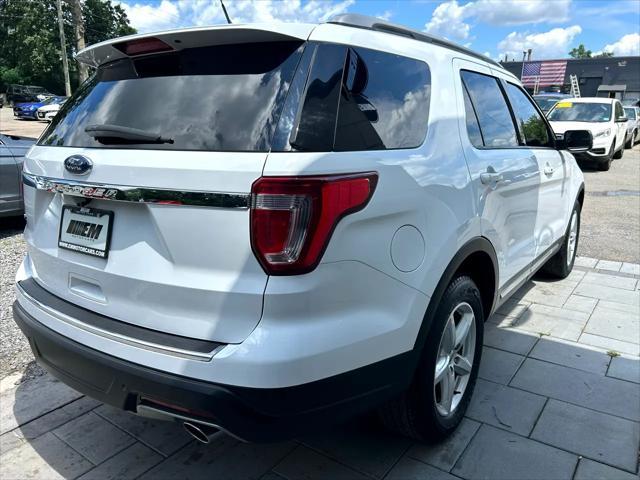 Photo of 2018 White Ford Explorer