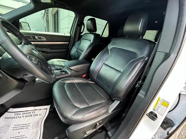 Photo of 2018 White Ford Explorer