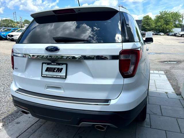 Photo of 2018 White Ford Explorer