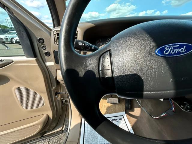 Photo of 2004 Gold Ford F-250