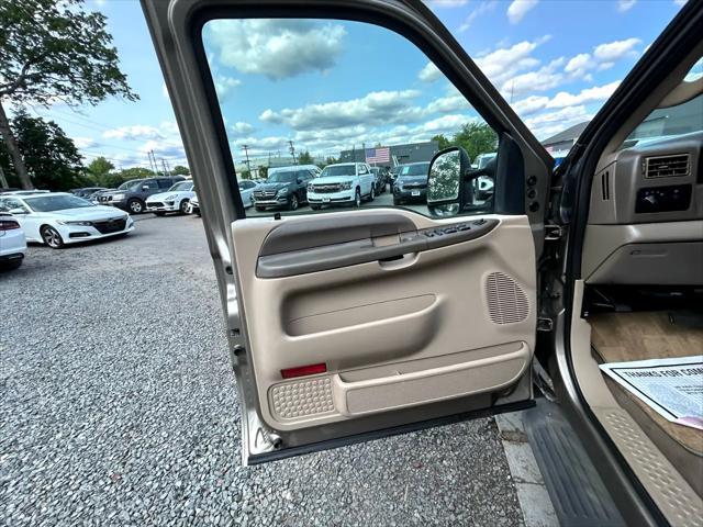 Photo of 2004 Gold Ford F-250