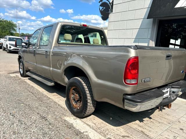 Photo of 2004 Gold Ford F-250
