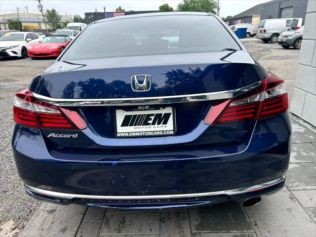Photo of 2017 Obsidian Blue Pearl Honda Accord
