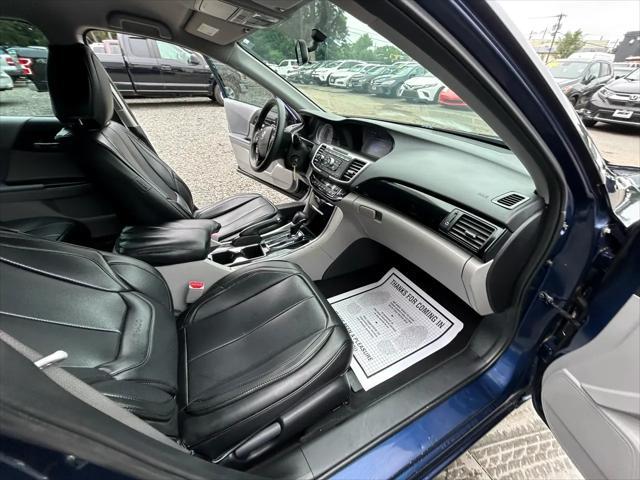 Photo of 2017 Obsidian Blue Pearl Honda Accord