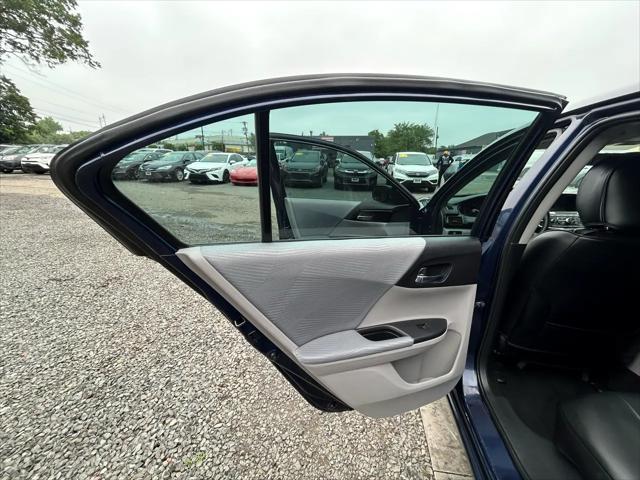 Photo of 2017 Obsidian Blue Pearl Honda Accord