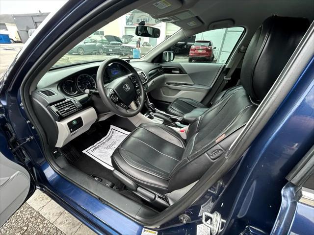 Photo of 2017 Obsidian Blue Pearl Honda Accord