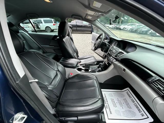 Photo of 2017 Obsidian Blue Pearl Honda Accord