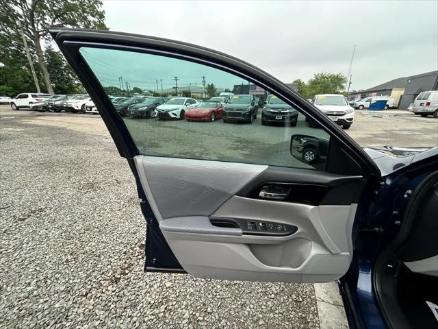Photo of 2017 Obsidian Blue Pearl Honda Accord