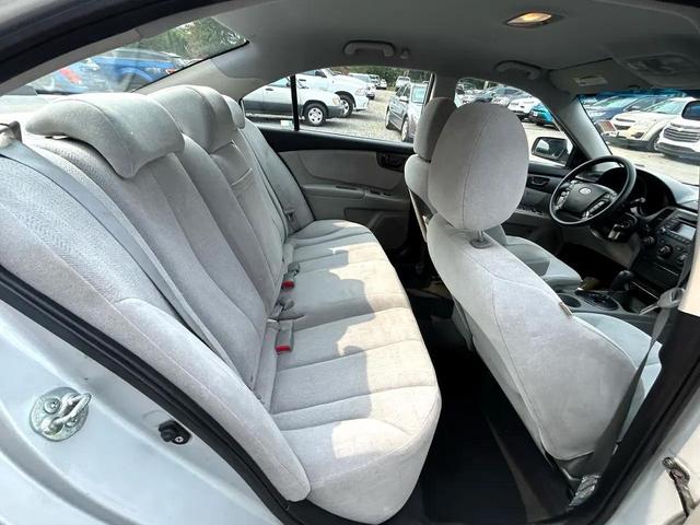 Photo of 2009 Silver Kia Optima