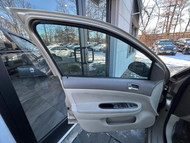 Photo of 2006 Sandstone Metallic Chevrolet Cobalt