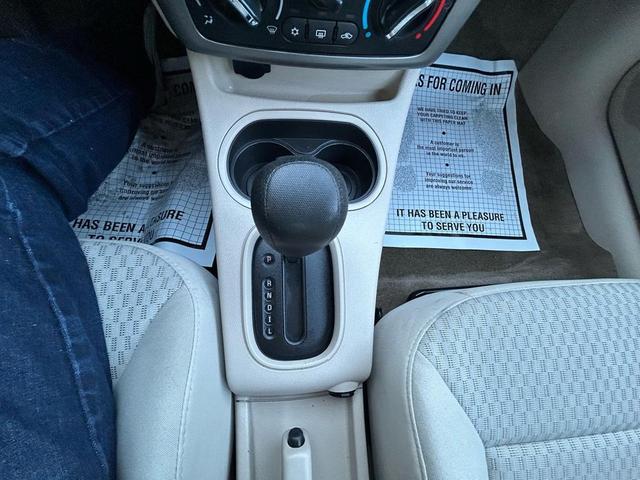 Photo of 2006 Sandstone Metallic Chevrolet Cobalt