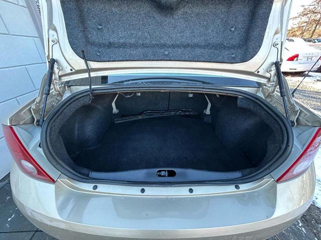 Photo of 2006 Sandstone Metallic Chevrolet Cobalt