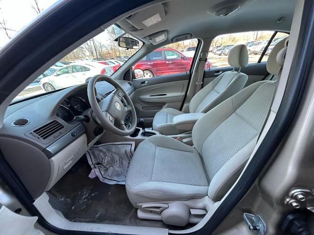 Photo of 2006 Sandstone Metallic Chevrolet Cobalt