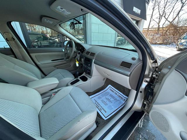 Photo of 2006 Sandstone Metallic Chevrolet Cobalt