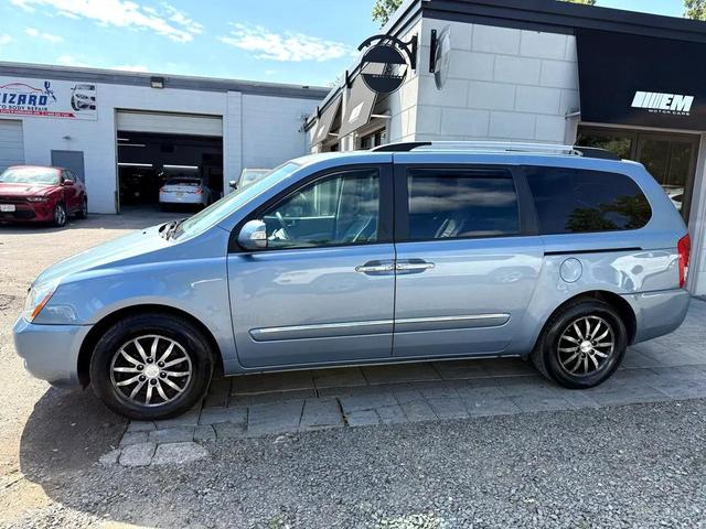 Photo of 2012 Glacier Blue Kia Sedona