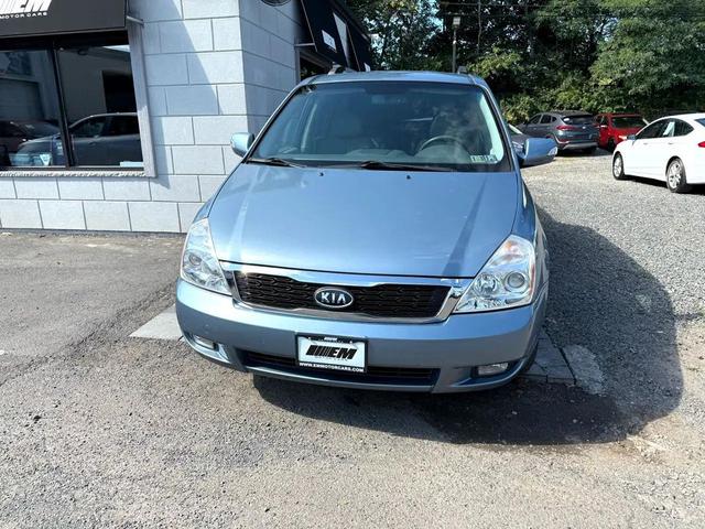 Photo of 2012 Glacier Blue Kia Sedona