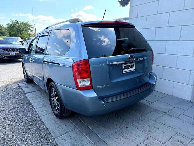 Photo of 2012 Glacier Blue Kia Sedona