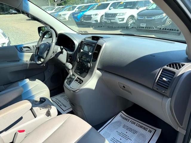 Photo of 2012 Glacier Blue Kia Sedona