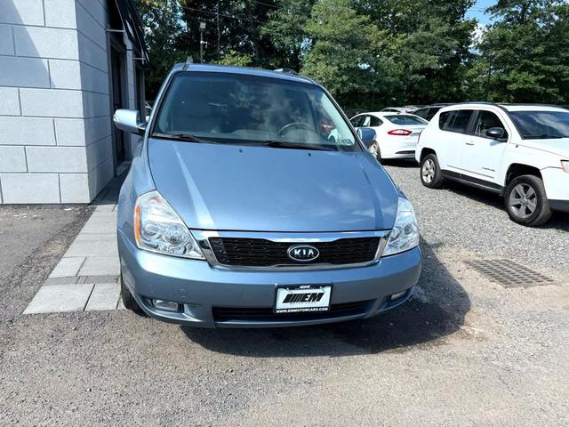 Photo of 2012 Glacier Blue Kia Sedona