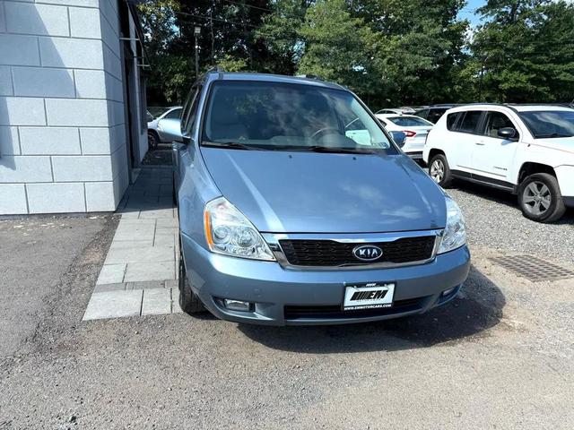 Photo of 2012 Glacier Blue Kia Sedona