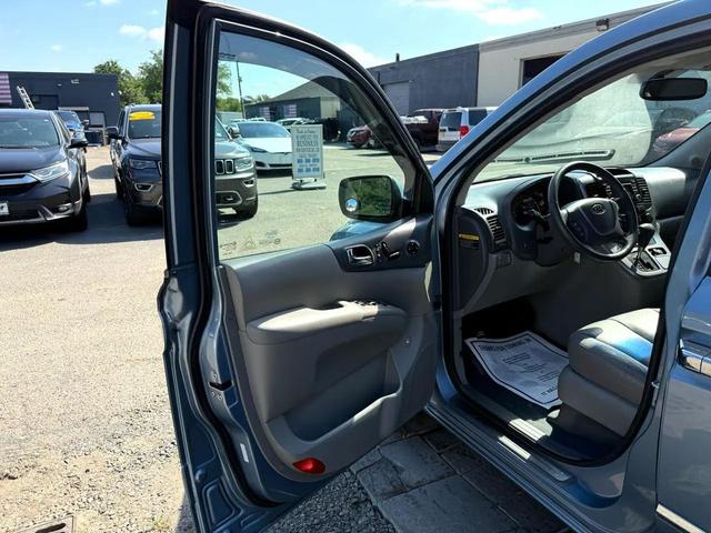 Photo of 2012 Glacier Blue Kia Sedona