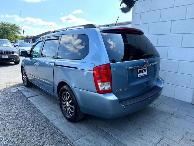 Photo of 2012 Glacier Blue Kia Sedona