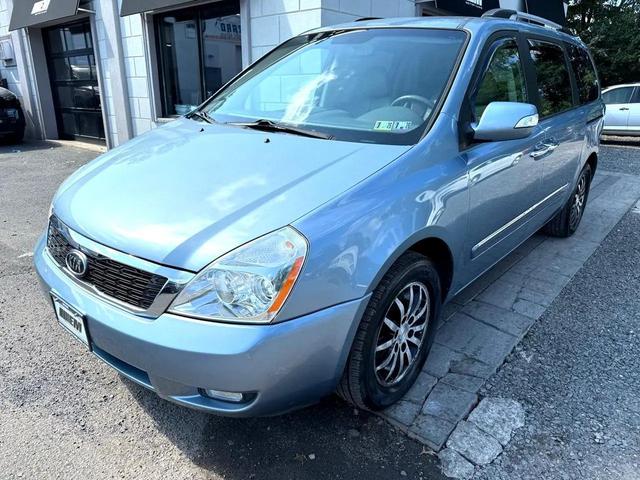 Photo of 2012 Glacier Blue Kia Sedona