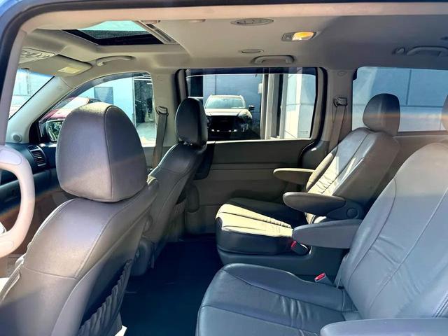 Photo of 2012 Glacier Blue Kia Sedona