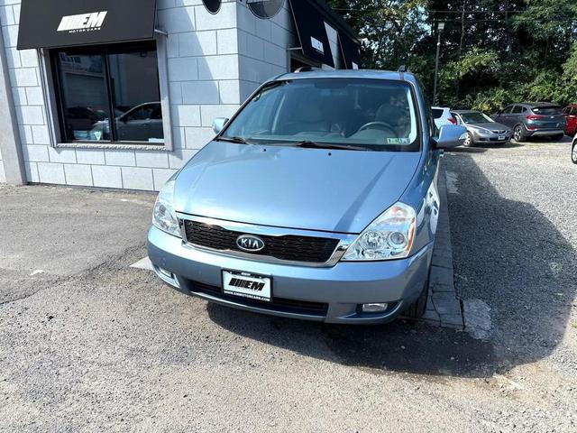 Photo of 2012 Glacier Blue Kia Sedona