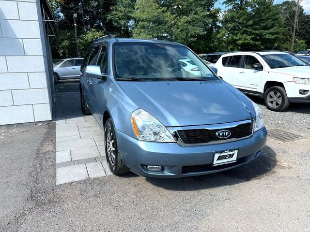 Photo of 2012 Glacier Blue Kia Sedona